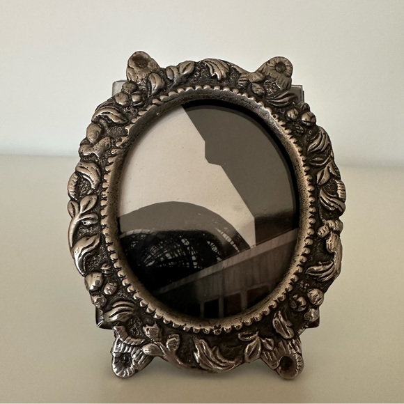 Vintage Anthropologie Pewter Cast Metal Baroque Style Oval Tabletop Frame 3.5"h - Picture 5 of 6